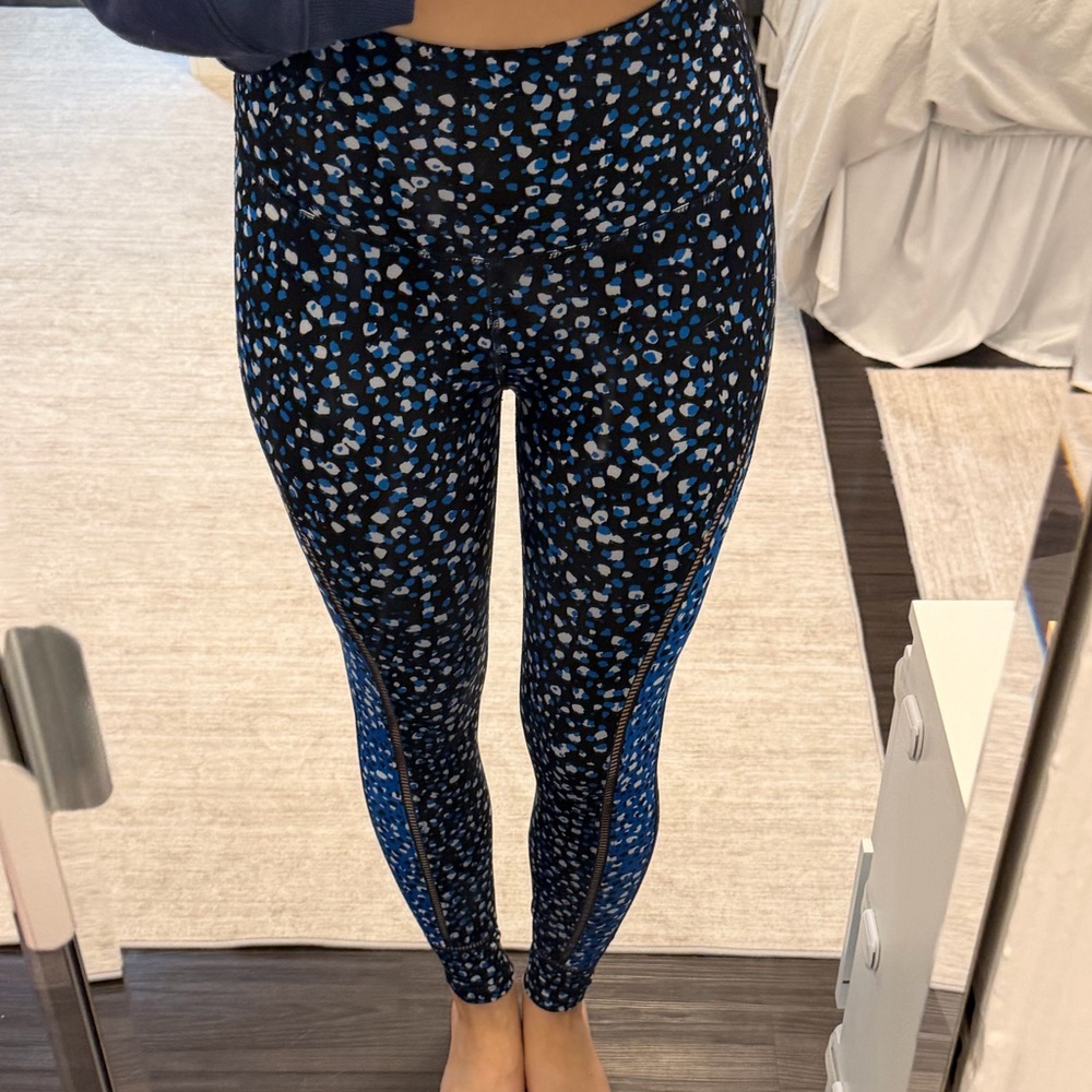 Women’s beyond yoga  Black and Blue Patterned Leggings